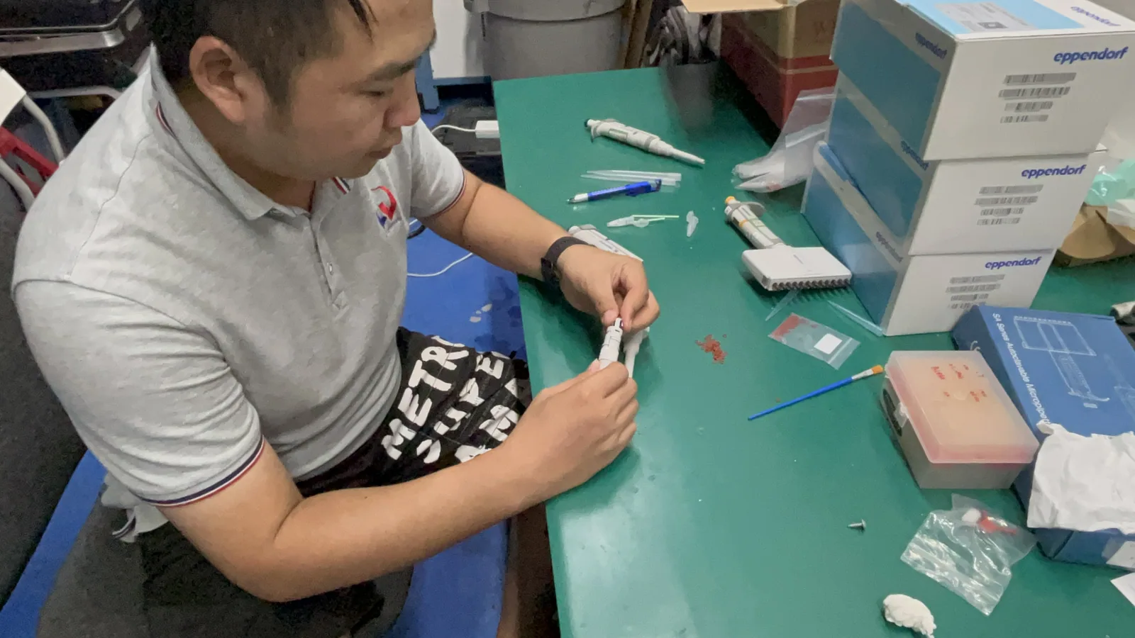 液相色谱流动相过滤与脱气